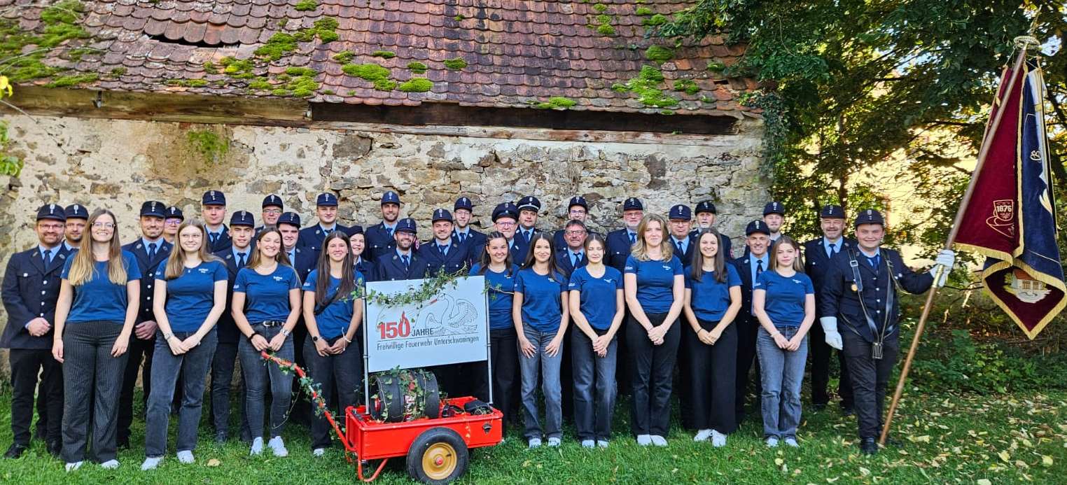 FFW Unterschwaningen mit Festdamen